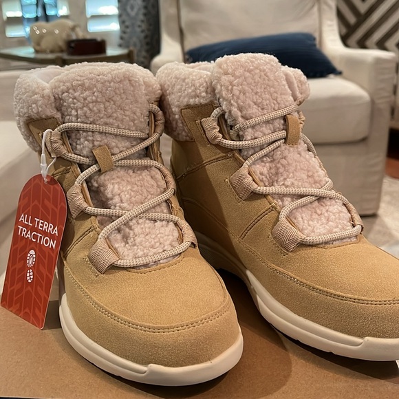 JBU Women's Freeze Round Tan Toe Boots/NIB/7M - Picture 7 of 13
